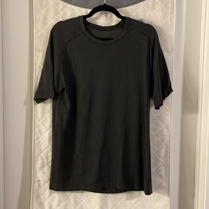 Lululemon metal vent shirt in black. Like new worn only a few times